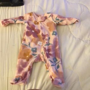 NB Onesie, pink, with flower patterns on it
